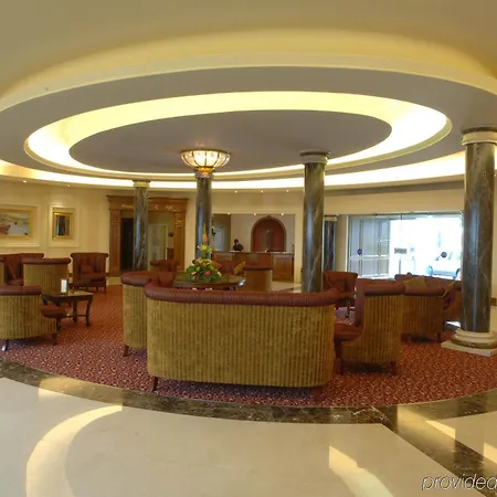 Bay Conference & Leisure Centre 호텔 4*