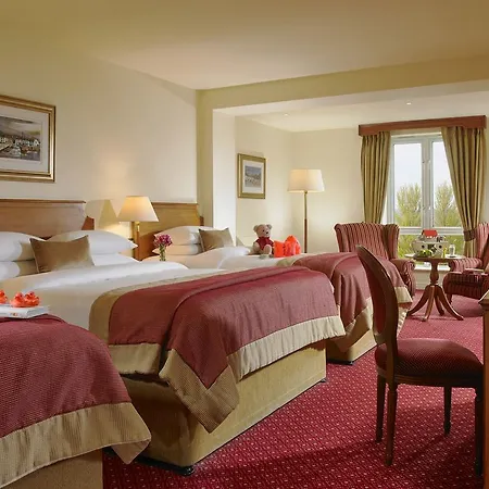 Bay Conference & Leisure Centre 호텔 4*