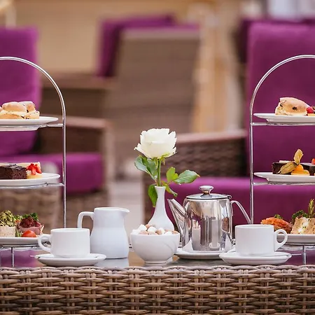 Bay Conference & Leisure Centre 4*
